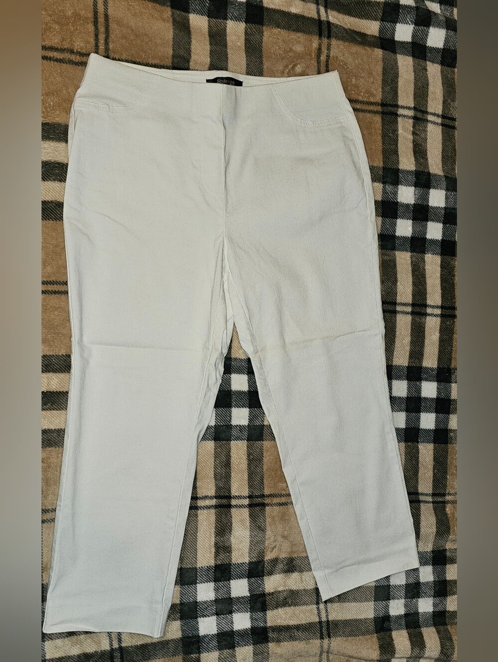 Style & Co. White Capris Petite MP